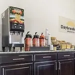 Days Inn & Suites By Wyndham Dallas 