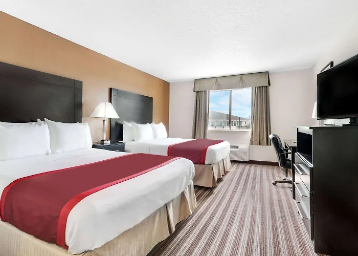 Days Inn & Suites By Wyndham Dallas